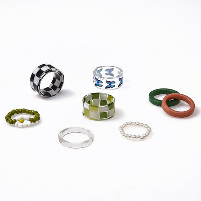 Klassinen Sormus ajattomalla viehätyksellä