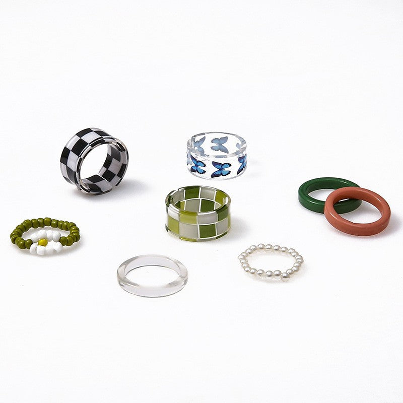 Klassinen Sormus ajattomalla viehätyksellä