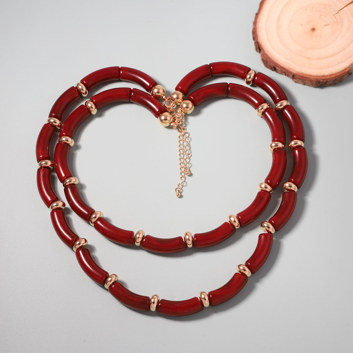 Klassinen Kaulakoru ajattomalla viehätyksellä