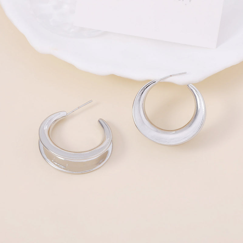 Kaunis Korvarengas ainutlaatuisella tyylillä