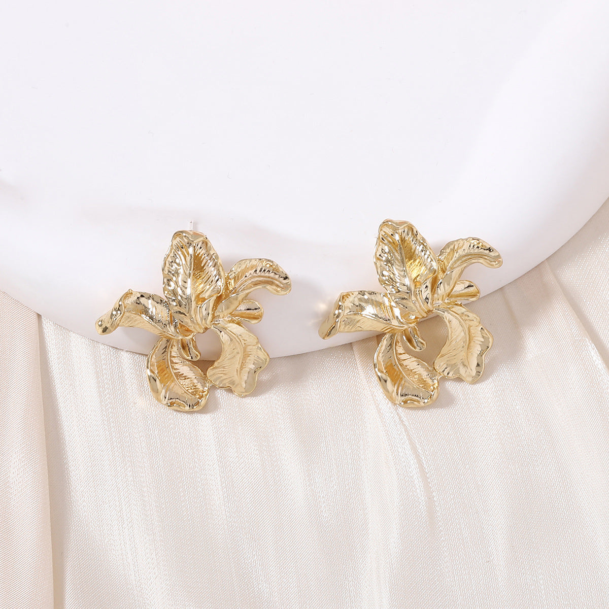 Hurmaava Kulta Korvarengas jokaiseen tilaisuuteen