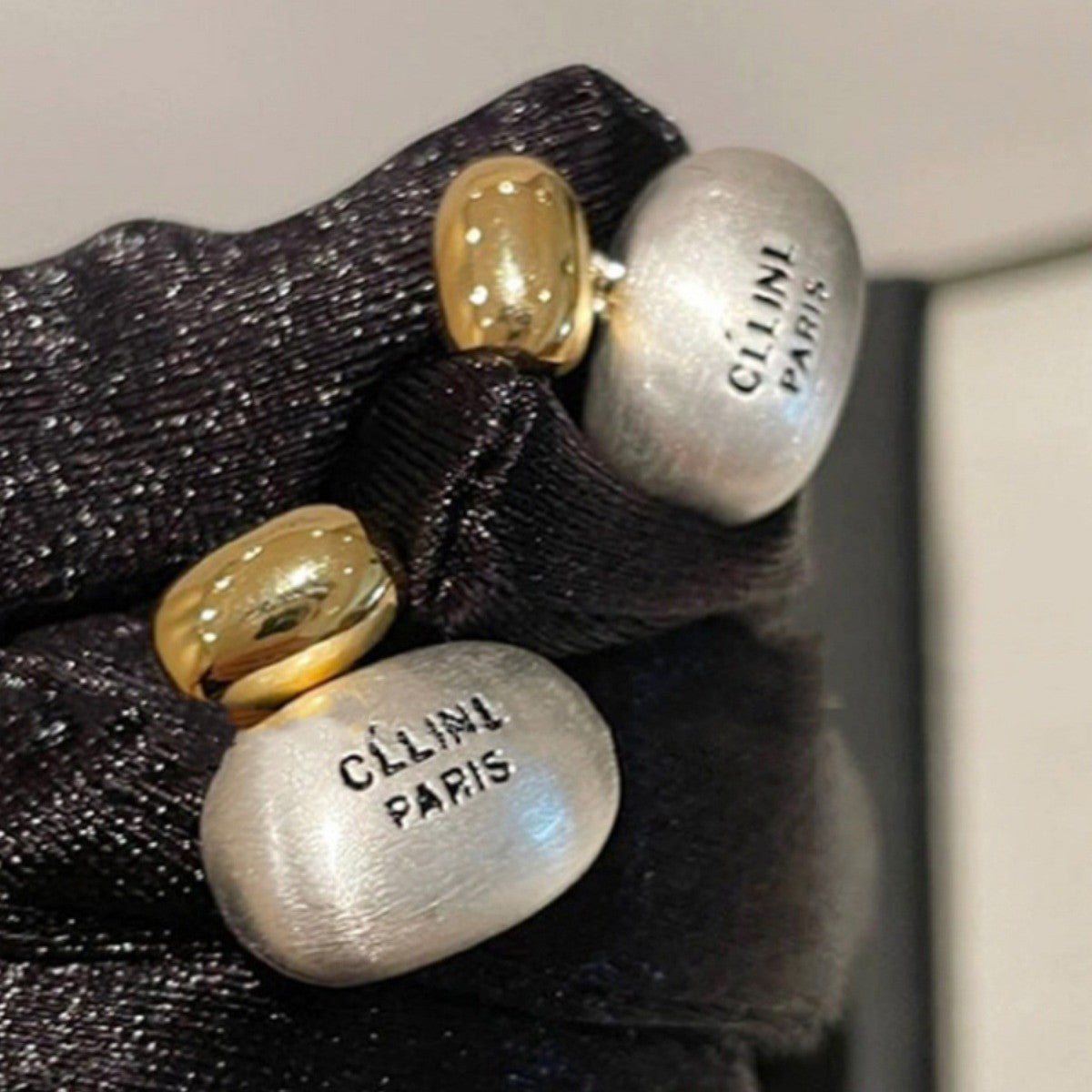 Elegantti Kulta Korvarengas jokaiseen tilaisuuteen