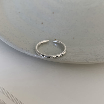 Klassinen Sormus ajattomalla viehätyksellä