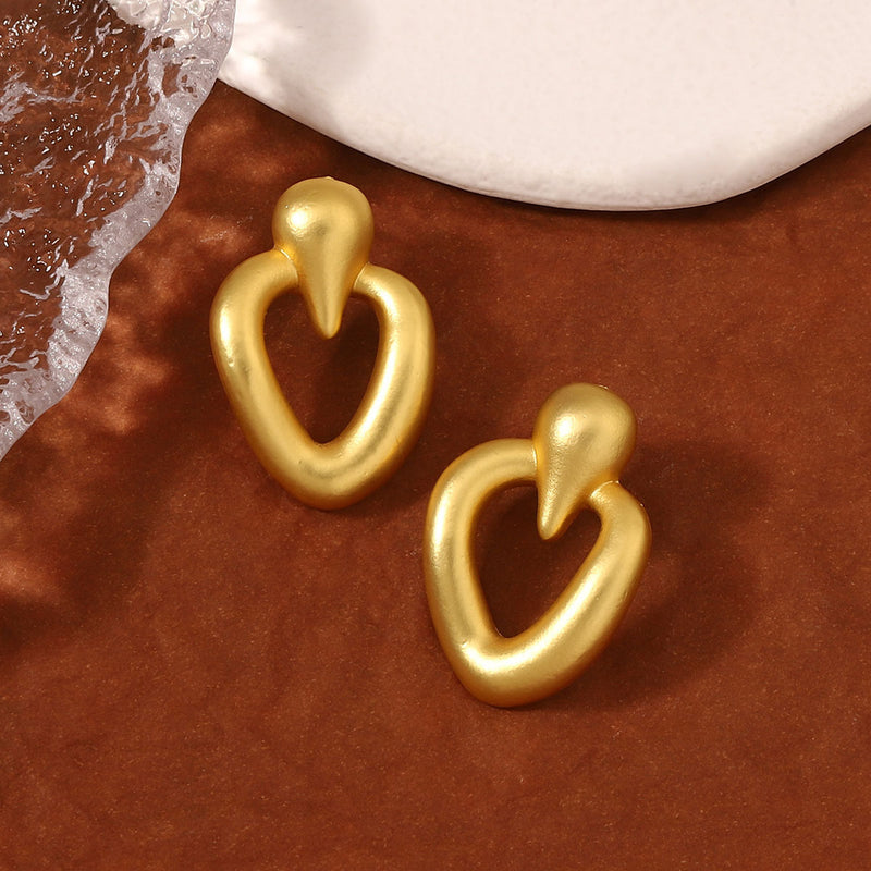 Klassinen Kulta Korvarengas ajattomalla viehätyksellä