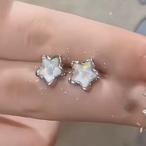 Elegantti Korvarengas jokaiseen tilaisuuteen