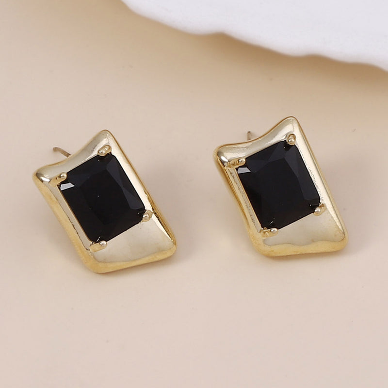 Kaunis Korvarengas ainutlaatuisella tyylillä