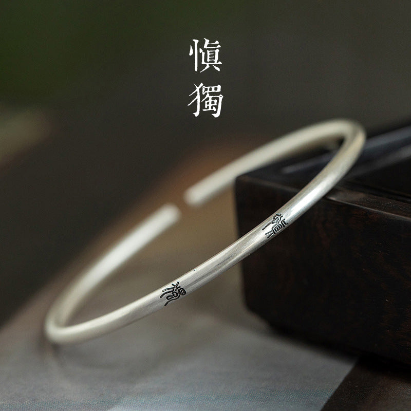 Klassinen Rannekoru ajattomalla viehätyksellä