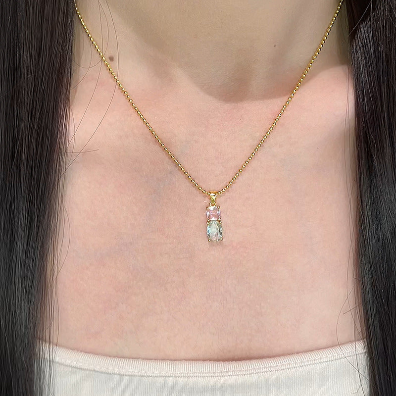 Klassinen Kaulakoru ajattomalla viehätyksellä