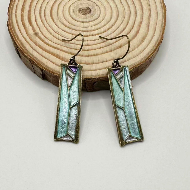 Klassinen Sormus ajattomalla viehätyksellä