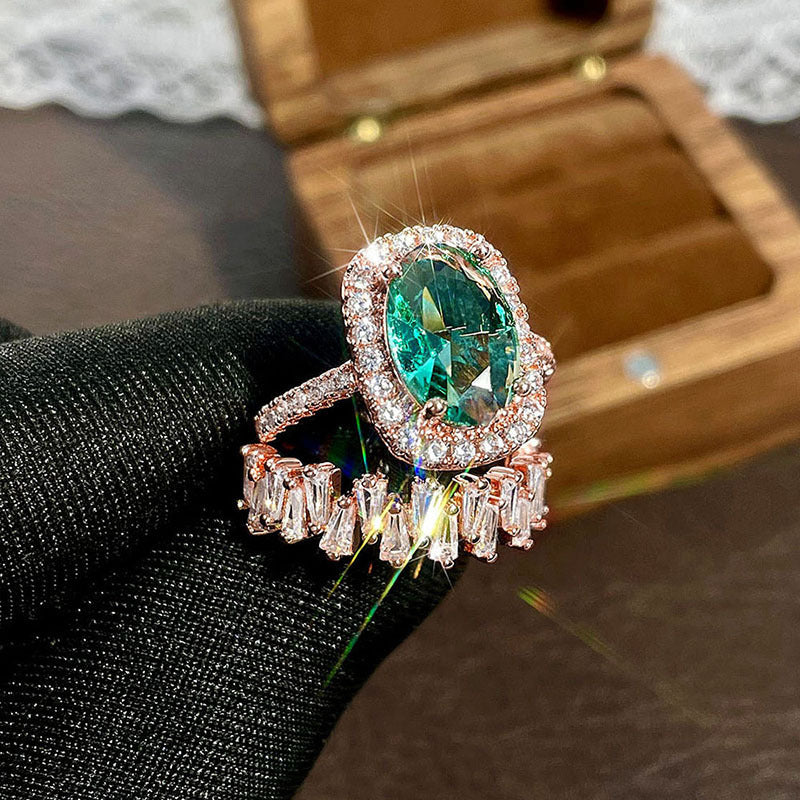 Klassinen Sormus ajattomalla viehätyksellä