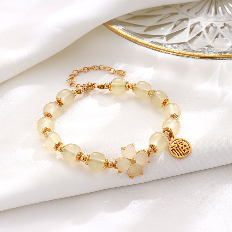 Klassinen Hopea Rannekoru ajattomalla viehätyksellä