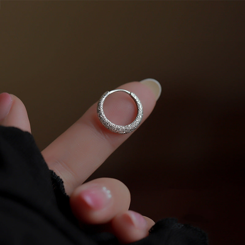 Klassinen Korvarengas ajattomalla viehätyksellä