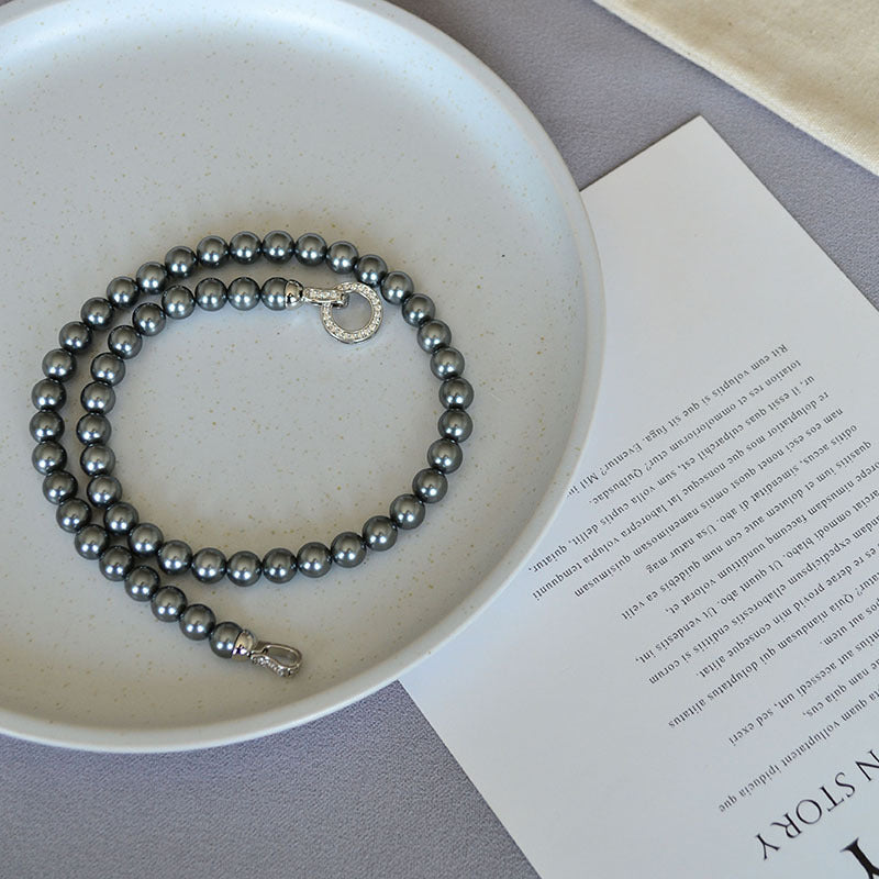 Klassinen Helmi Kaulakoru ajattomalla viehätyksellä