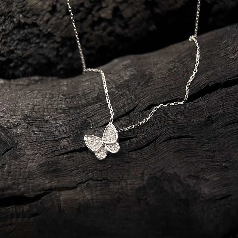 Klassinen Kaulakoru ajattomalla viehätyksellä