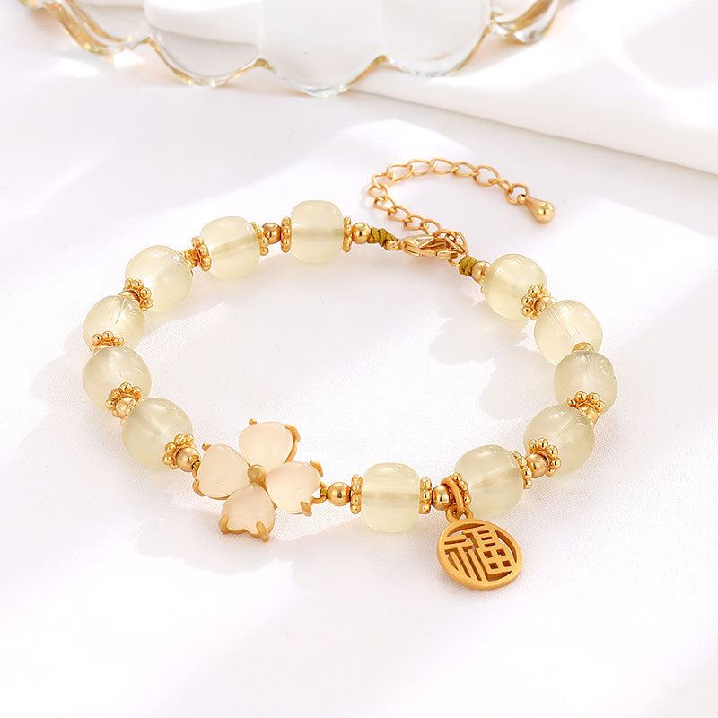 Klassinen Hopea Rannekoru ajattomalla viehätyksellä