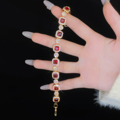 Klassinen Rannekoru ajattomalla viehätyksellä