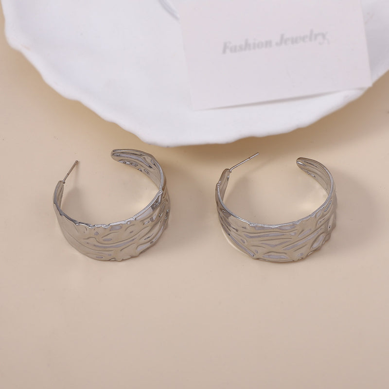 Klassinen Korvarengas ajattomalla viehätyksellä