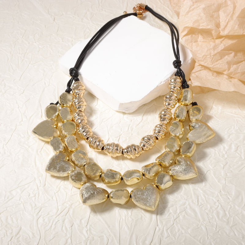 Klassinen Kaulakoru ajattomalla viehätyksellä