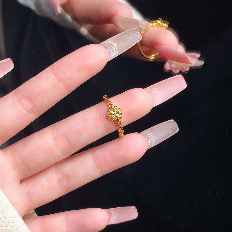 Romanttinen Kulta Sormus erityisiin hetkiin