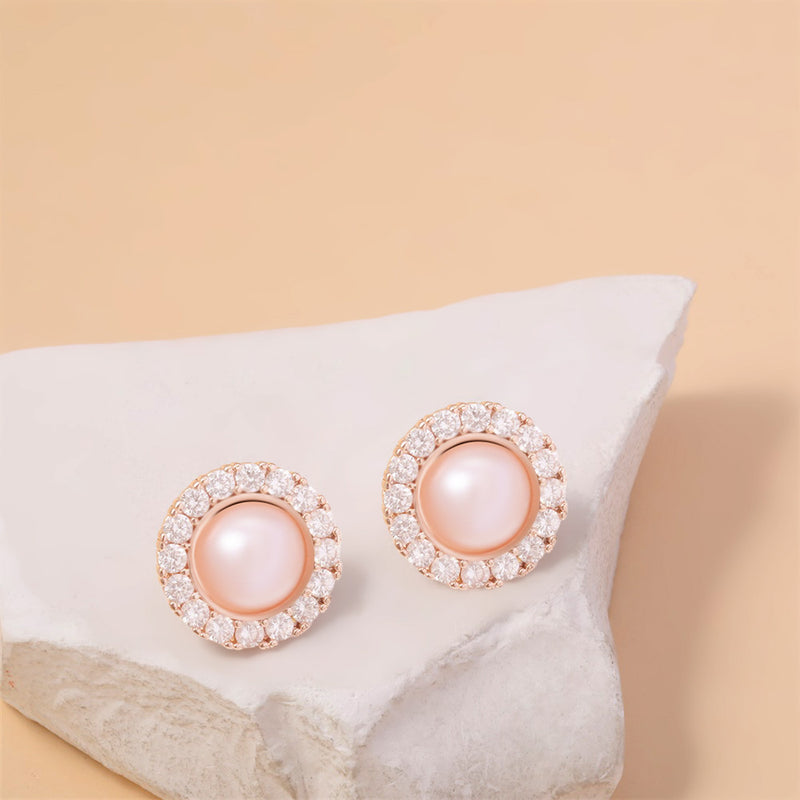 Kaunis Helmi Korvarengas ainutlaatuisella tyylillä