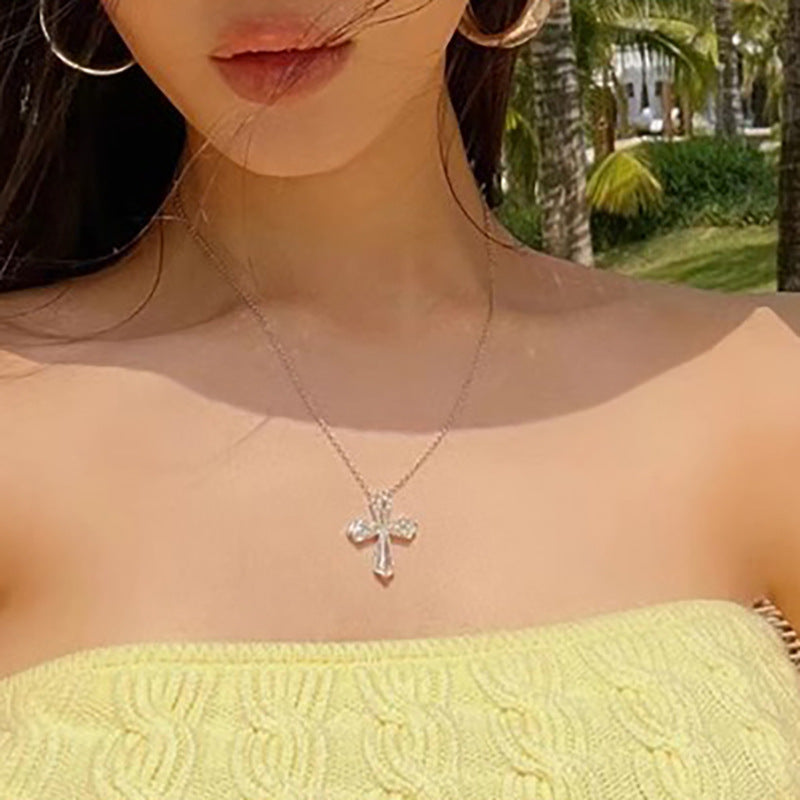 Klassinen Kaulakoru ajattomalla viehätyksellä