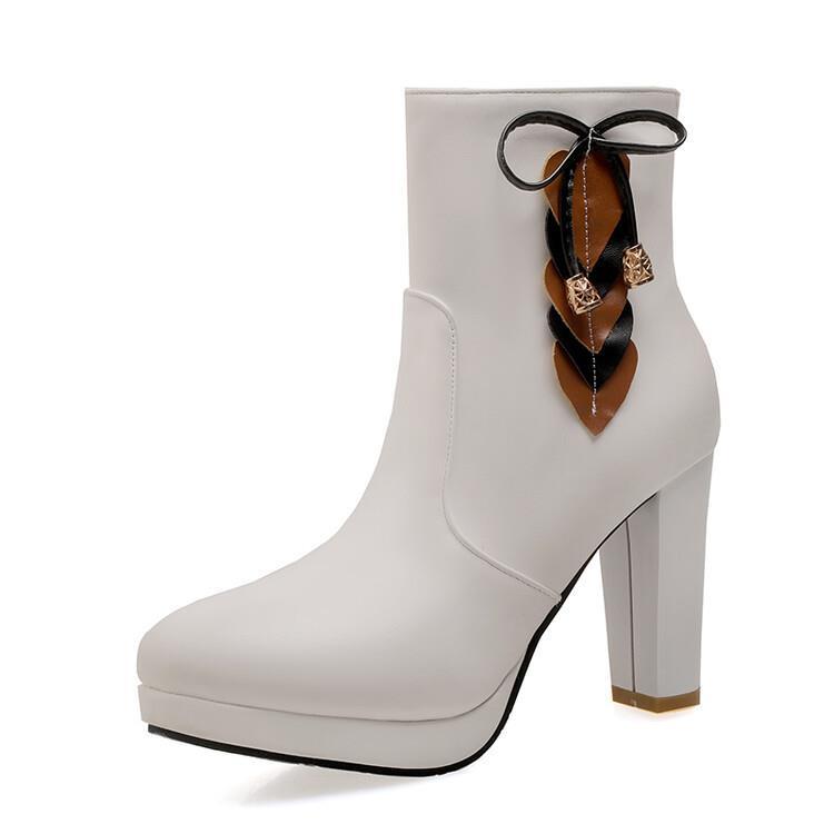 Tyylikkäät Ortopediset Saappaat Ainutlaatuisella Muotoilulla