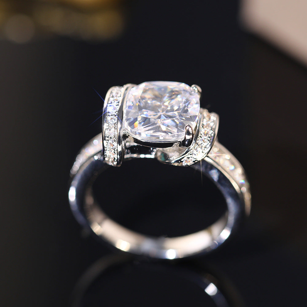 Hurmaava Korvarengas jokaiseen tilaisuuteen