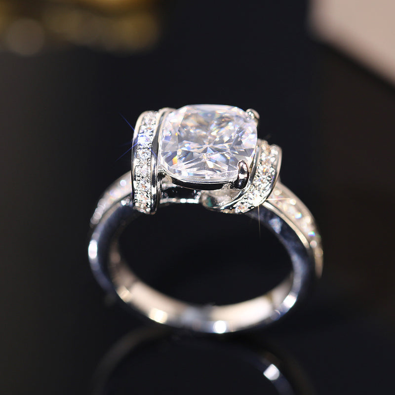 Hurmaava Korvarengas jokaiseen tilaisuuteen