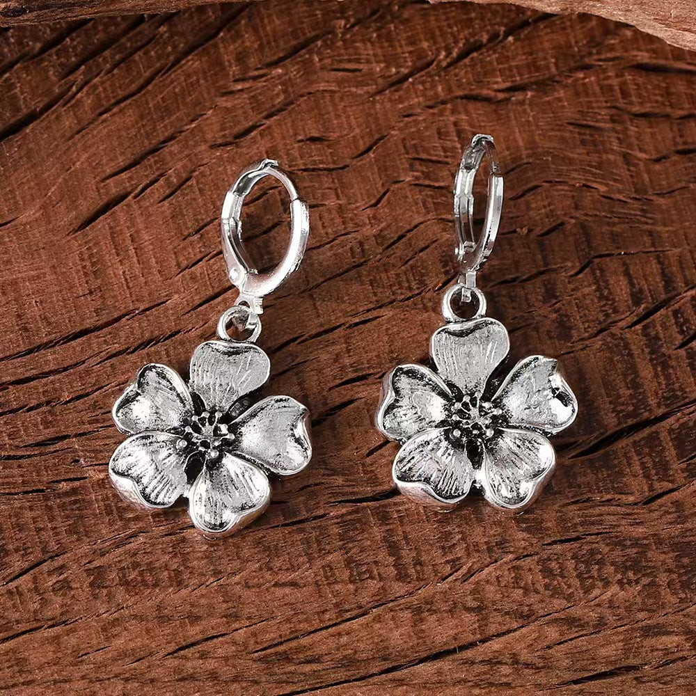 Kaunis Korvarengas ainutlaatuisella tyylillä