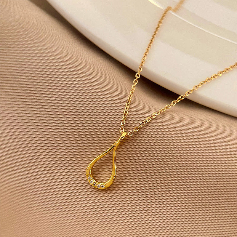 Klassinen Kaulakoru ajattomalla viehätyksellä