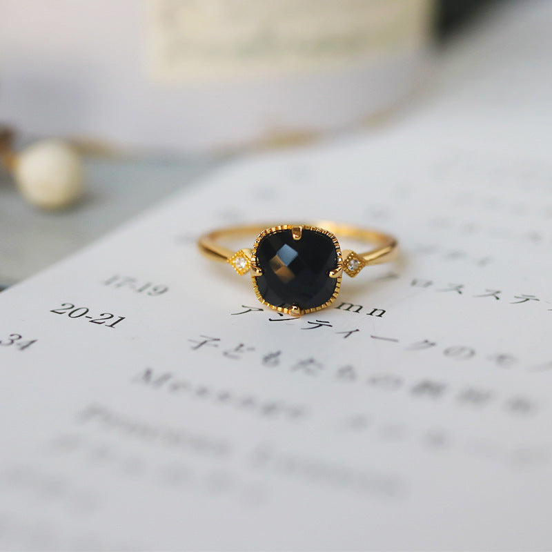 Elegantti Koru jokaiseen tilaisuuteen