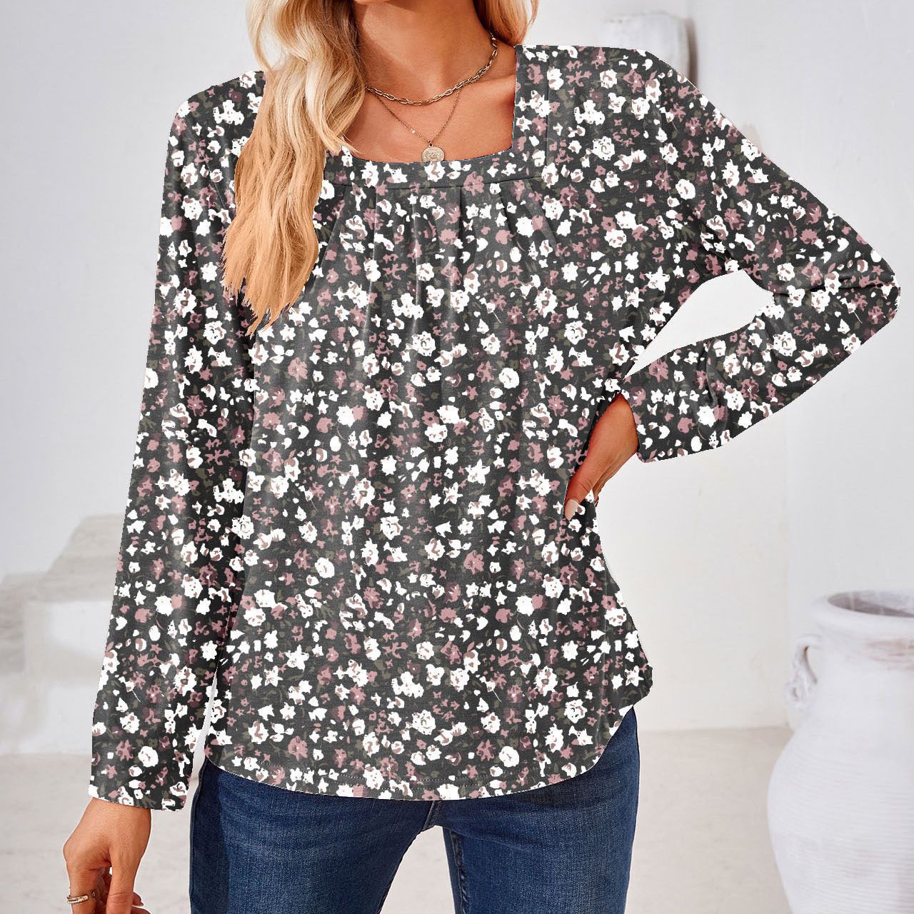 Effortlessly Elegant Blouse with a Timeless Design