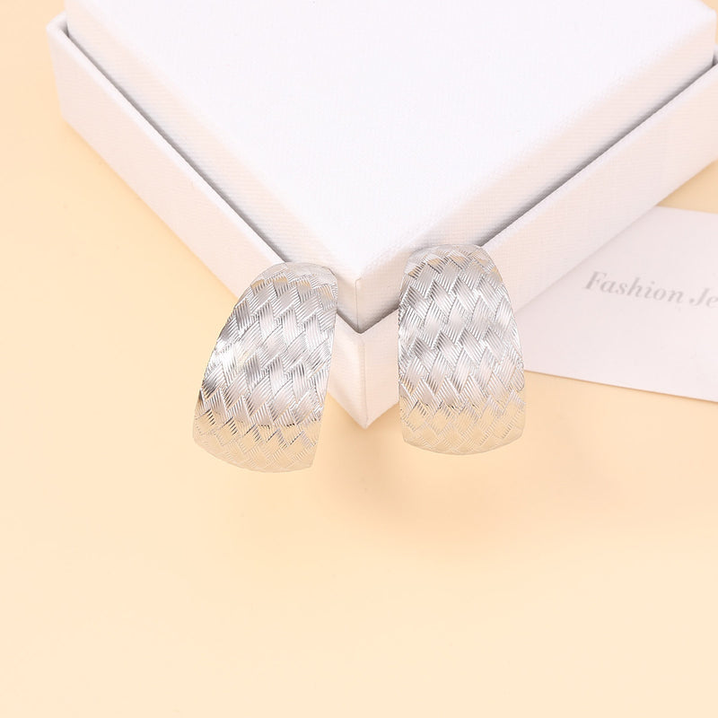 Kaunis Korvarengas ainutlaatuisella tyylillä