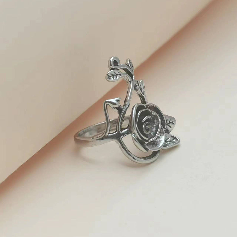 Klassinen Sormus ajattomalla viehätyksellä