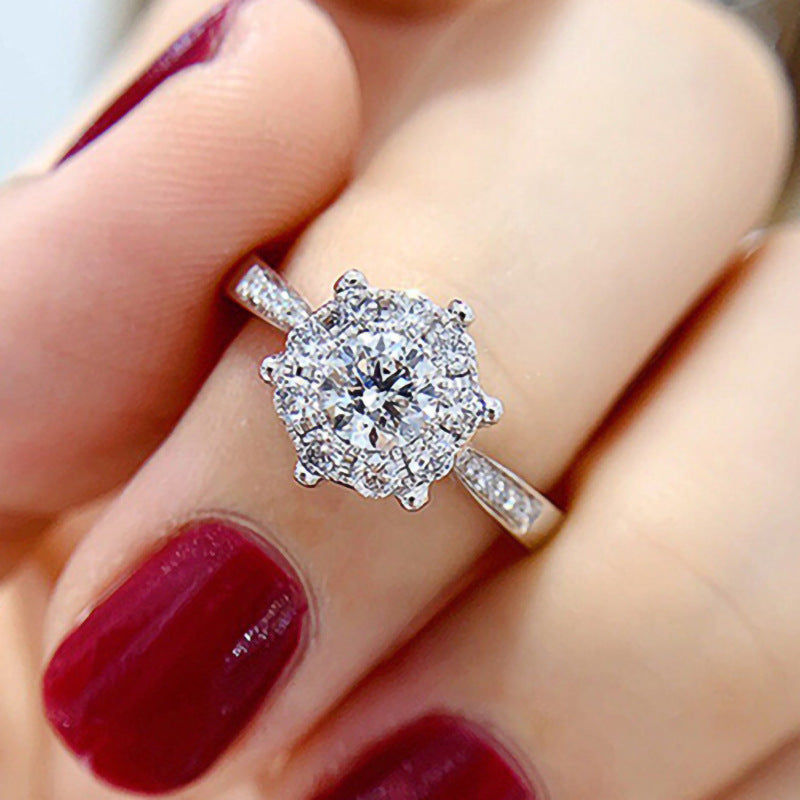 Klassinen Sormus ajattomalla viehätyksellä