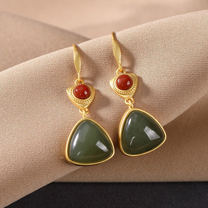 Klassinen Hopea Korvarengas ajattomalla viehätyksellä