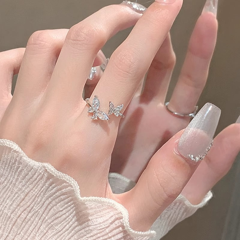 Klassinen Sormus ajattomalla viehätyksellä