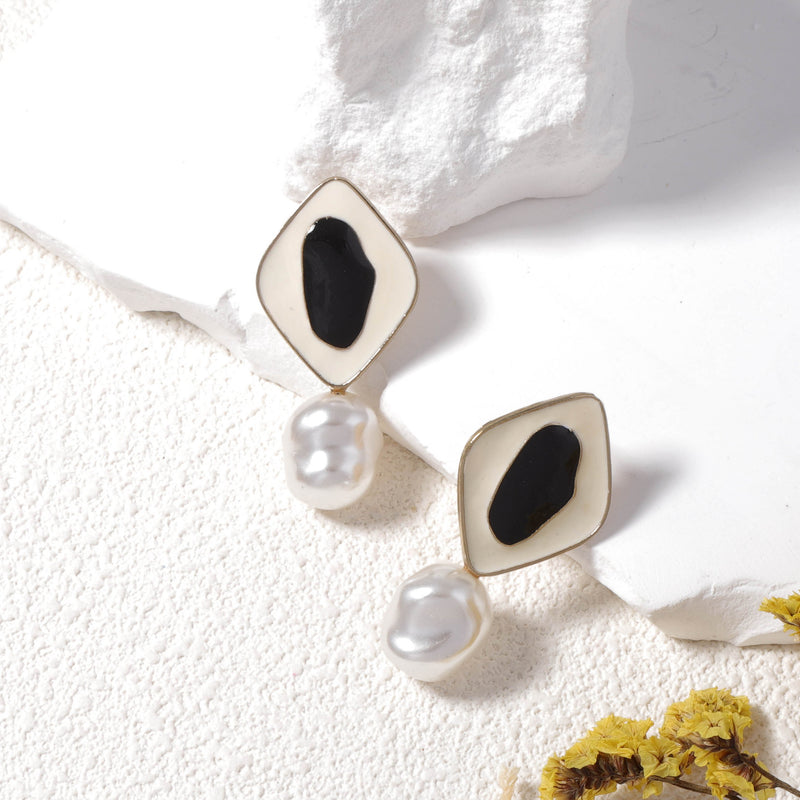 Elegantti Helmi Korvarengas jokaiseen tilaisuuteen