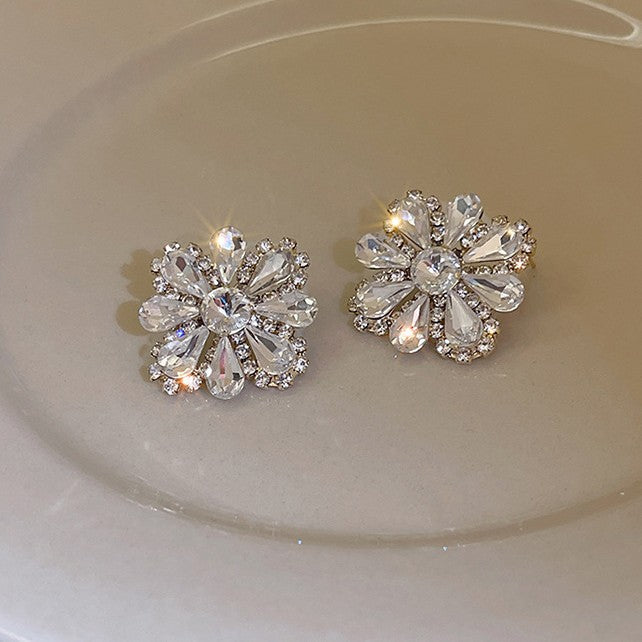 Klassinen Korvarengas ajattomalla viehätyksellä