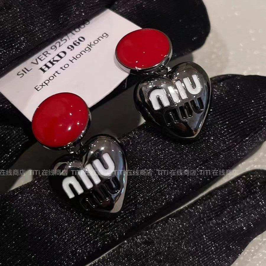 Kaunis Korvarengas ainutlaatuisella tyylillä