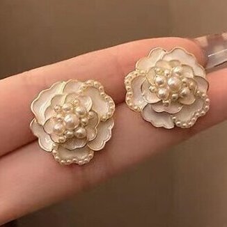 Hurmaava Helmi Korvarengas jokaiseen tilaisuuteen