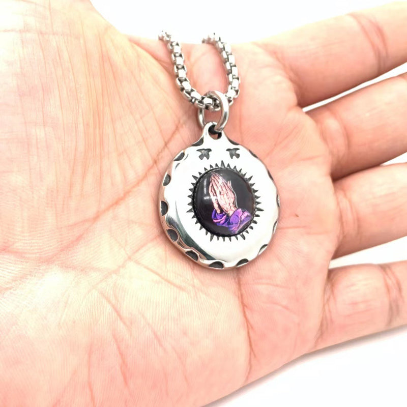 Klassinen Riipus ajattomalla viehätyksellä