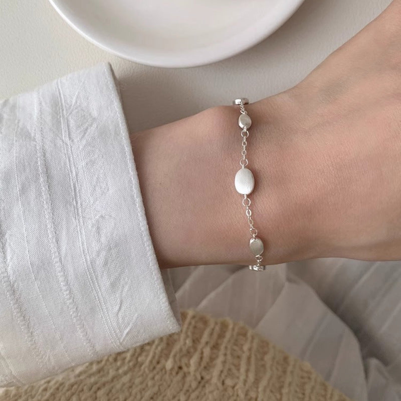 Klassinen Rannekoru ajattomalla viehätyksellä