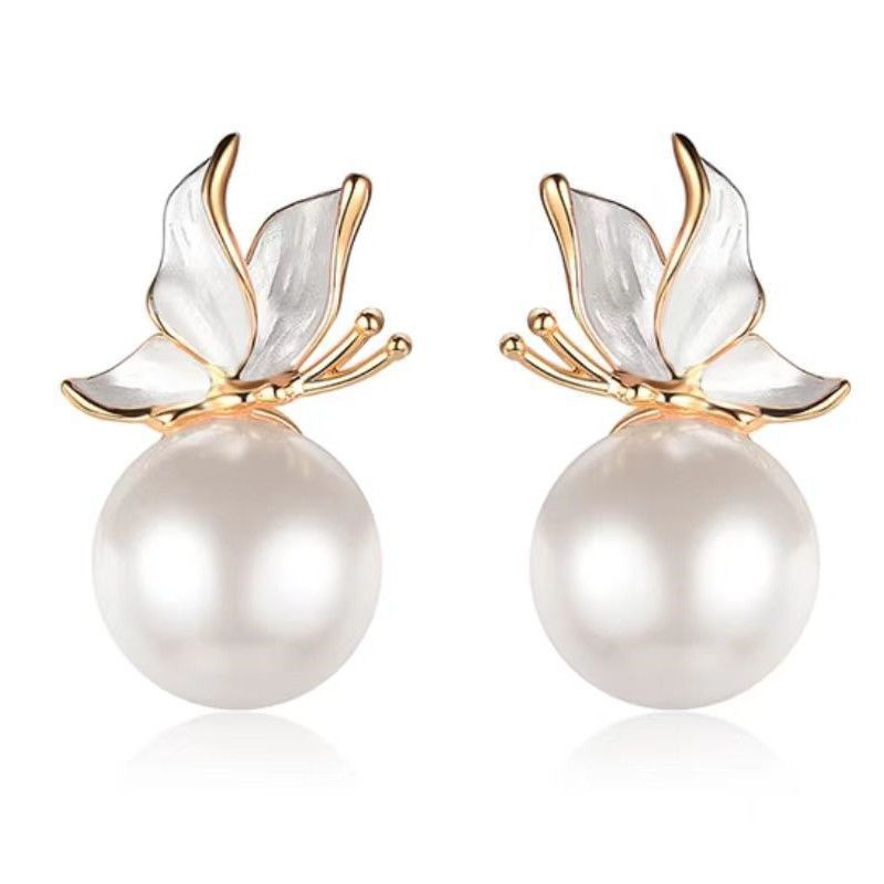 Hurmaava Helmi Korvarengas jokaiseen tilaisuuteen