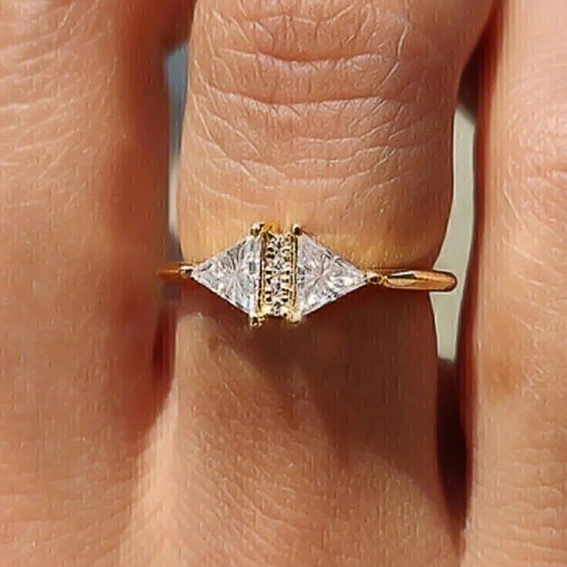 Kaunis Sormus ainutlaatuisella tyylillä