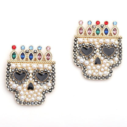 Klassinen Helmi Korvarengas ajattomalla viehätyksellä