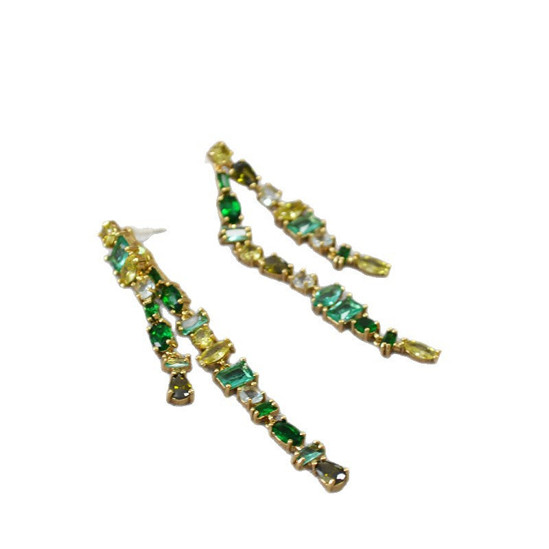 Klassinen Hopea Korvarengas ajattomalla viehätyksellä