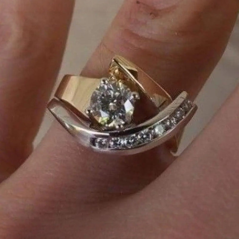 Kaunis Kulta Sormus ainutlaatuisella tyylillä