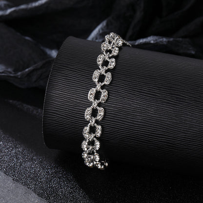 Klassinen Rannekoru ajattomalla viehätyksellä