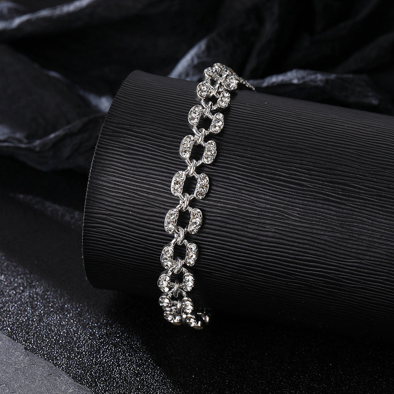 Klassinen Rannekoru ajattomalla viehätyksellä